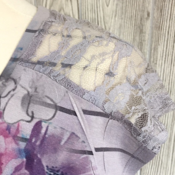 DECREE Gray Lace Floral Top Size Medium - Picture 4 of 7
